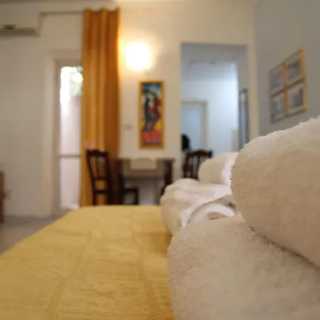 Casa Maniace, Ortigia, Centre *