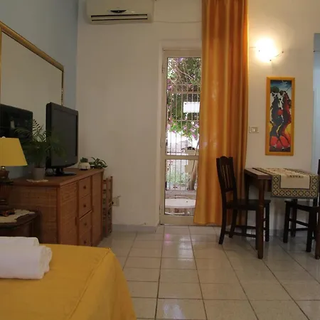 Casa Maniace, Ortigia Historic Center, 200 Mt From The Apartment *