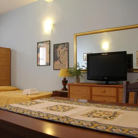 Apartment Casa Maniace, Ortigia Historic Center, 200 Mt From The Syracuse