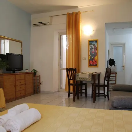 Casa Maniace, Ortigia Historic Center, 200 Mt From The Apartment *
